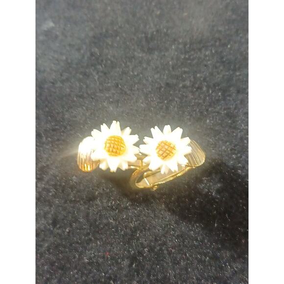Vintage Ceramic Daisy Golden Clip On Earrings Yellow & White - Picture 3 of 8